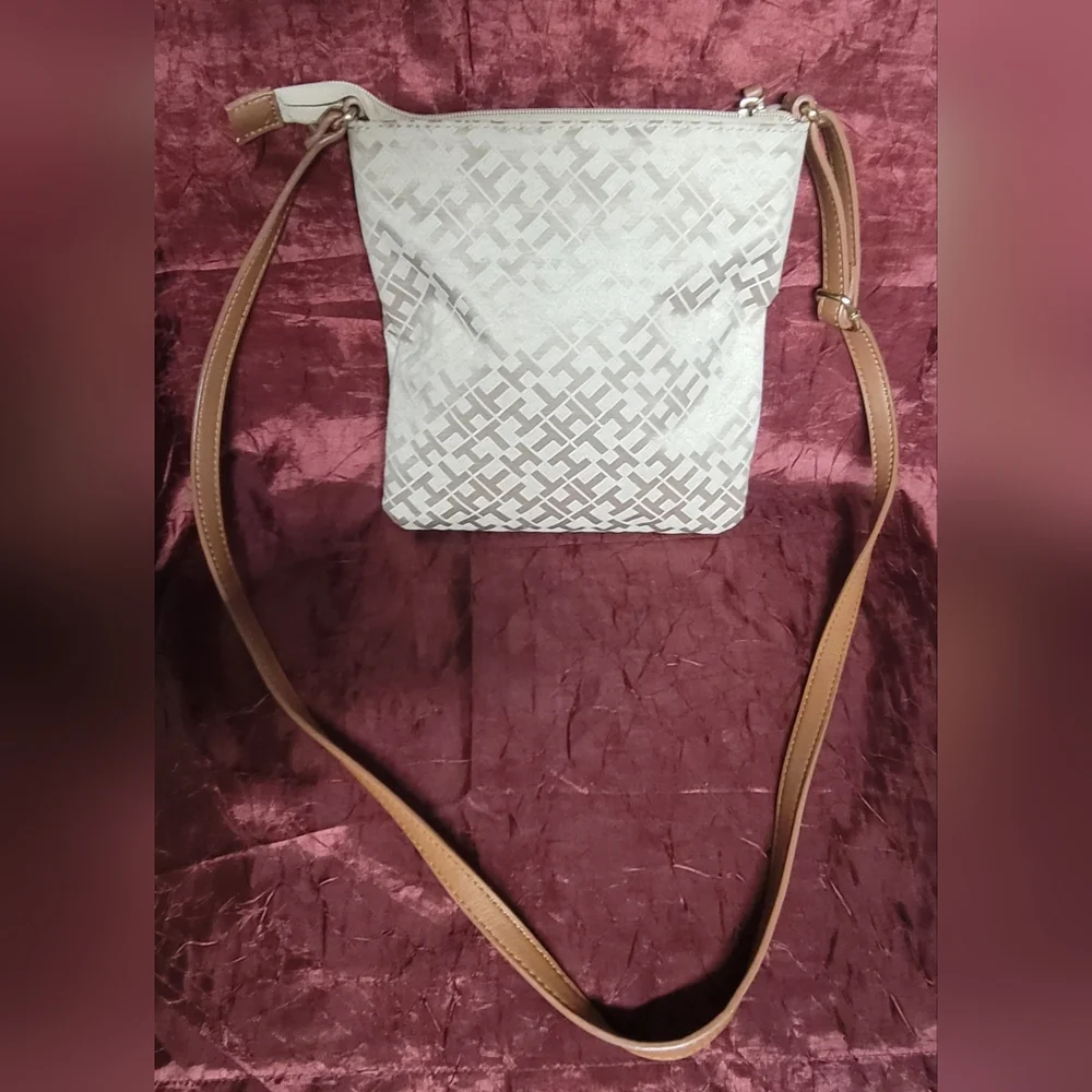Tommy Hilfiger Cream and Tan Crossbody Bag - Picture 3 of 5